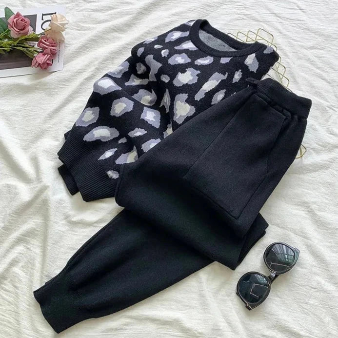 Luźny komplet damski w panterkę