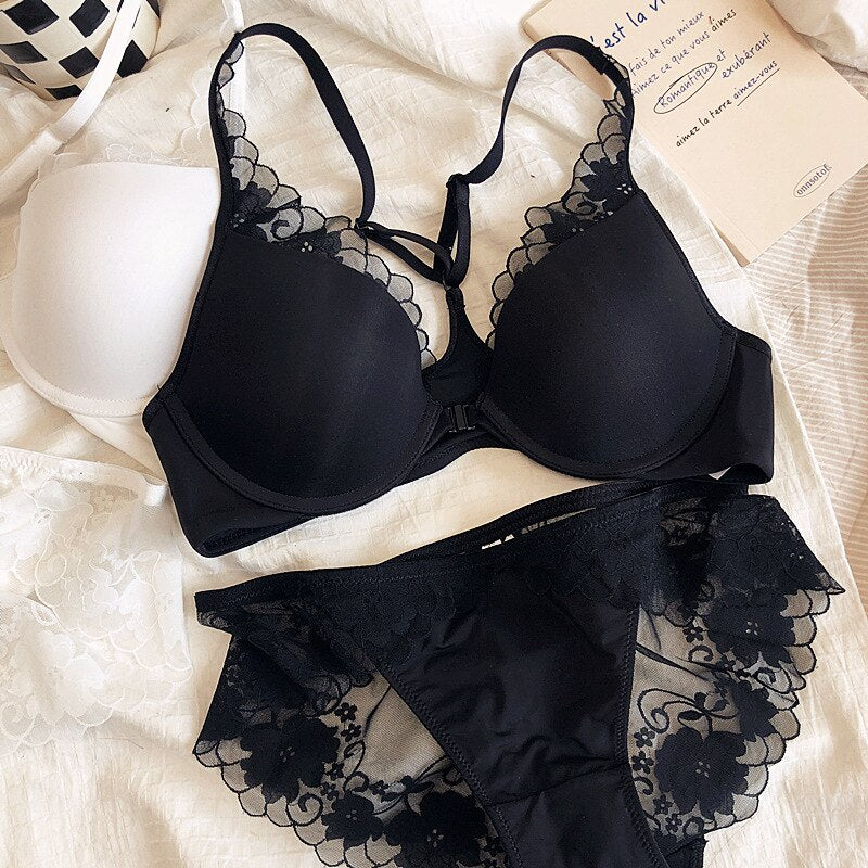 Gładki komplet z ozdobną wstawką