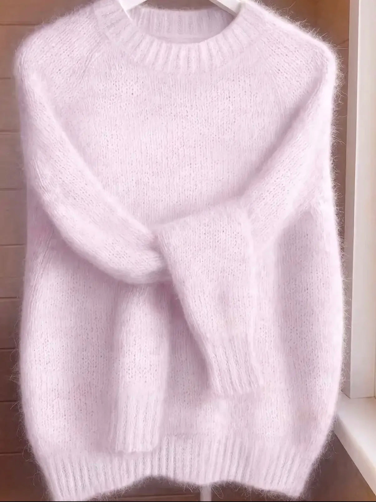 Pastelowy miękki sweter z długim rękawem