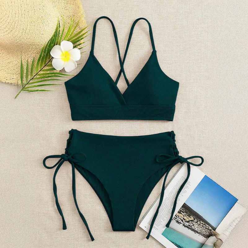 Wiązany strój z wysokim stanem