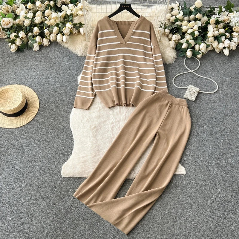 Komplet dzianinowy w paski