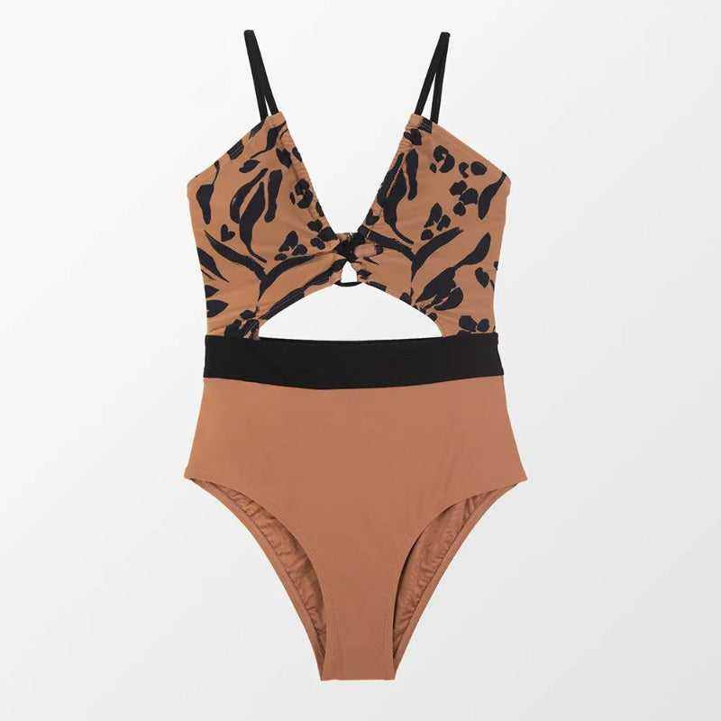 Strój kąpielowy z wycięciem