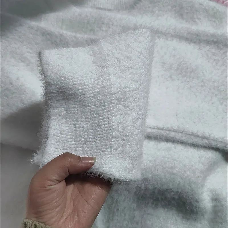 Sweter z ozdobnymi guzikami