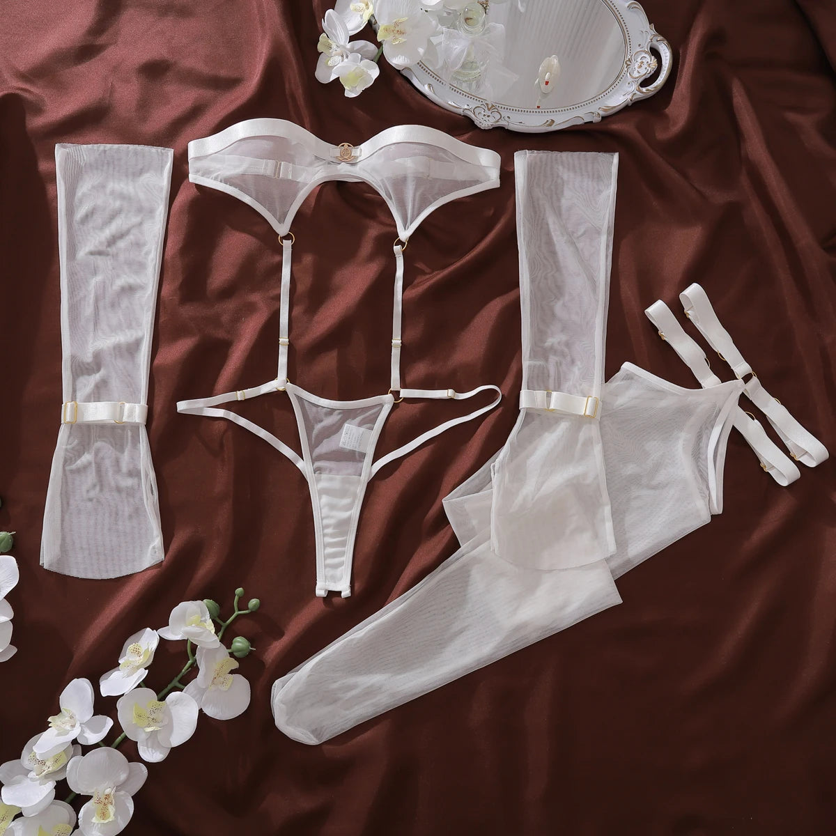 Erotyczny komplet z paskami