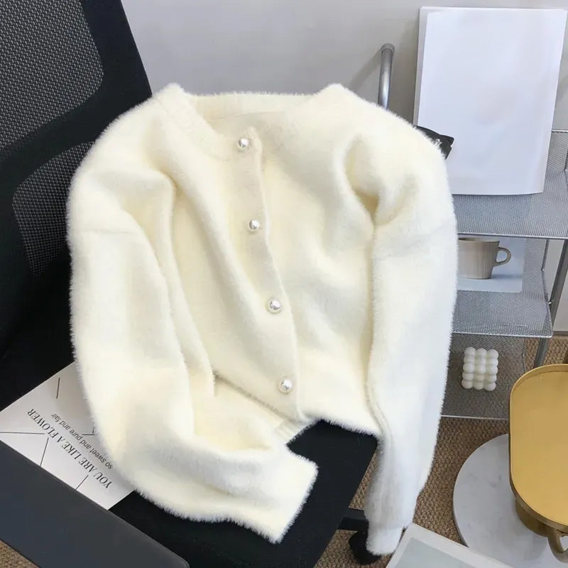 Sweter z ozdobnymi guzikami