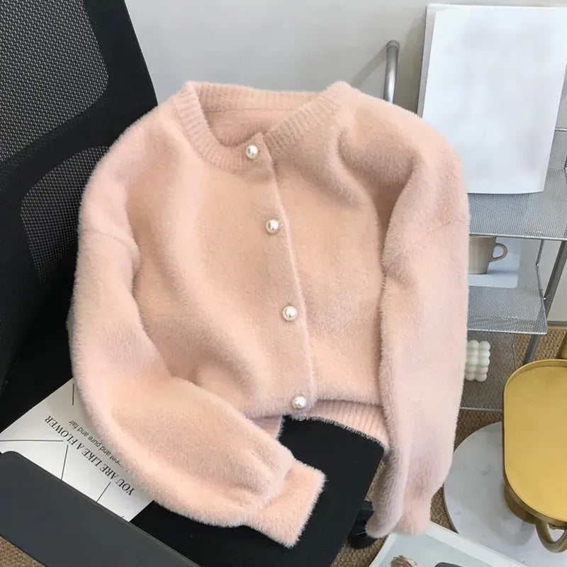 Sweter z ozdobnymi guzikami