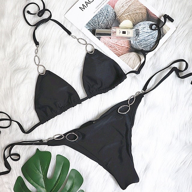 Bikini z diamentowymi elementami