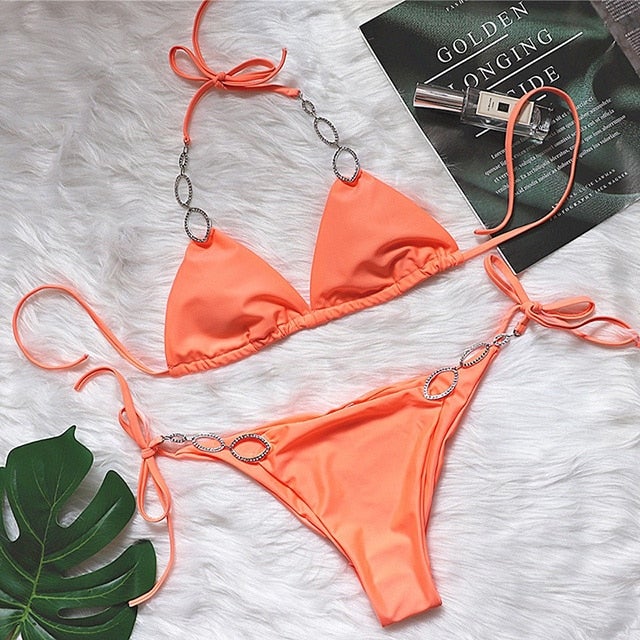 Bikini z diamentowymi elementami