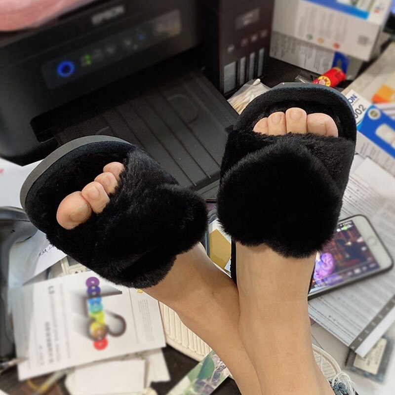 Kapcie ze sztucznym futrem