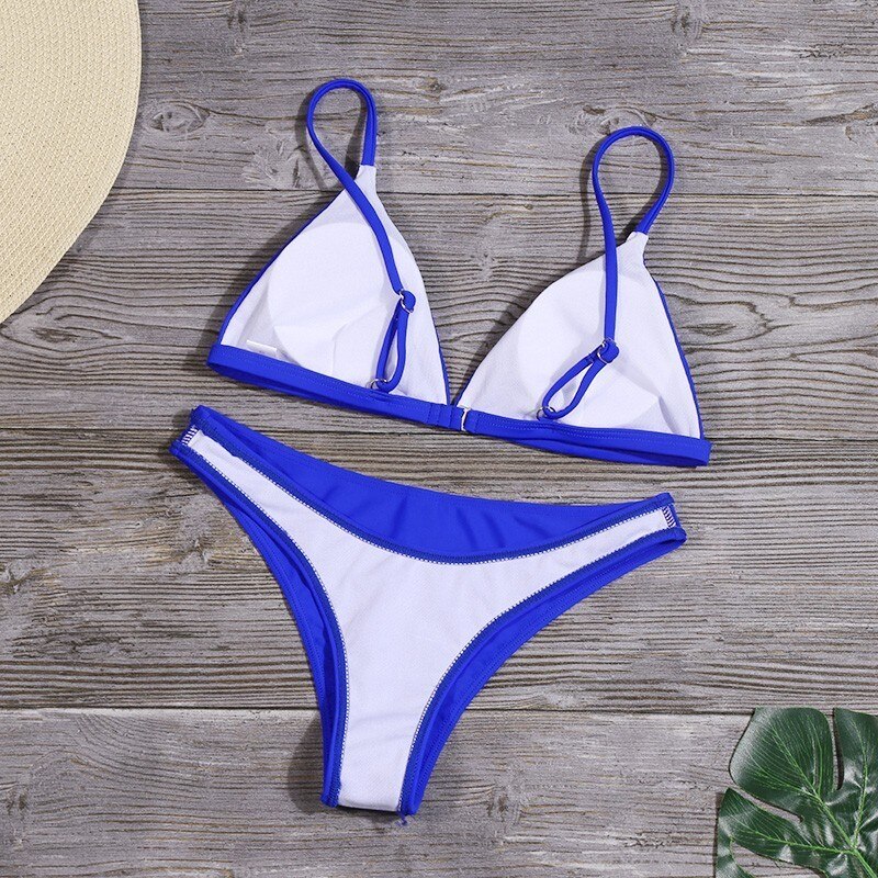 Bikini z trójkątnymi miseczkami