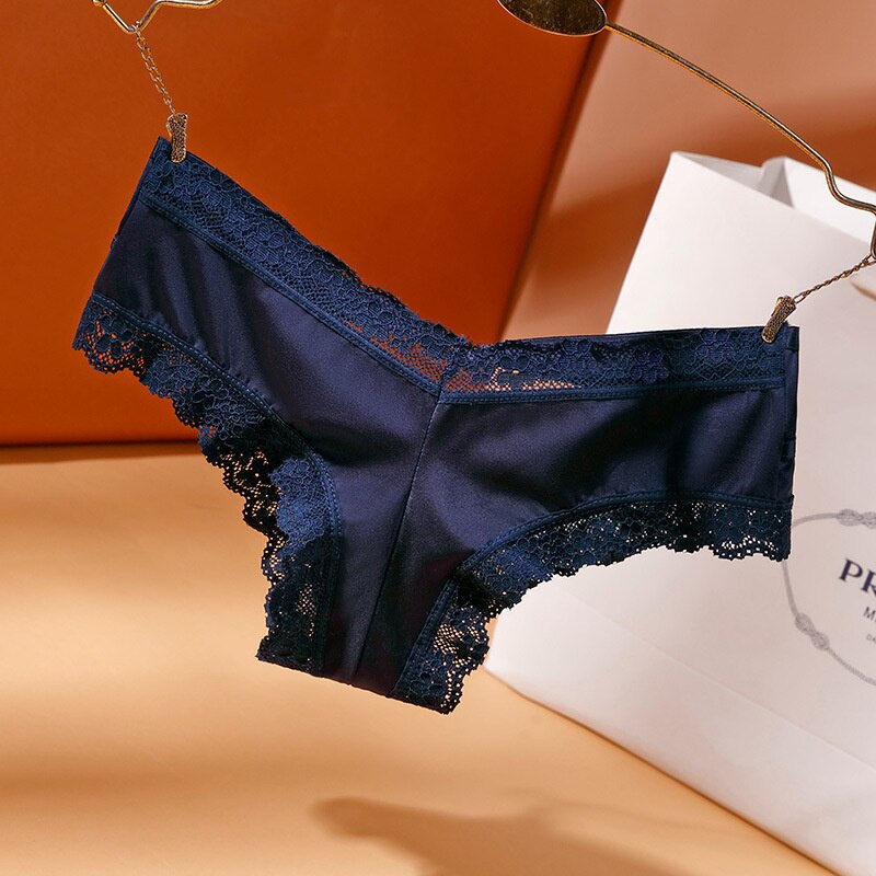 Majtki z odważnym wycięciem