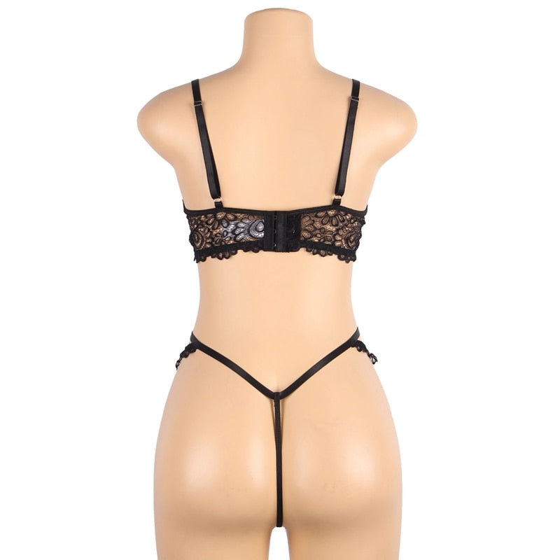 Koronkowy komplet z wycięciami