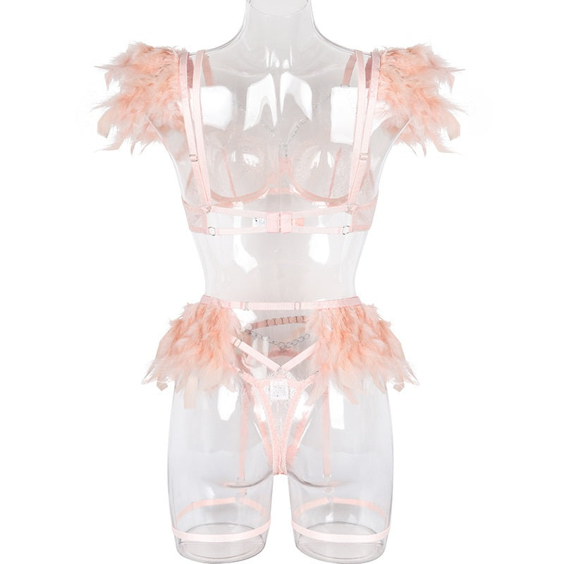 Komplet bielizny z ozdobnymi piórkami