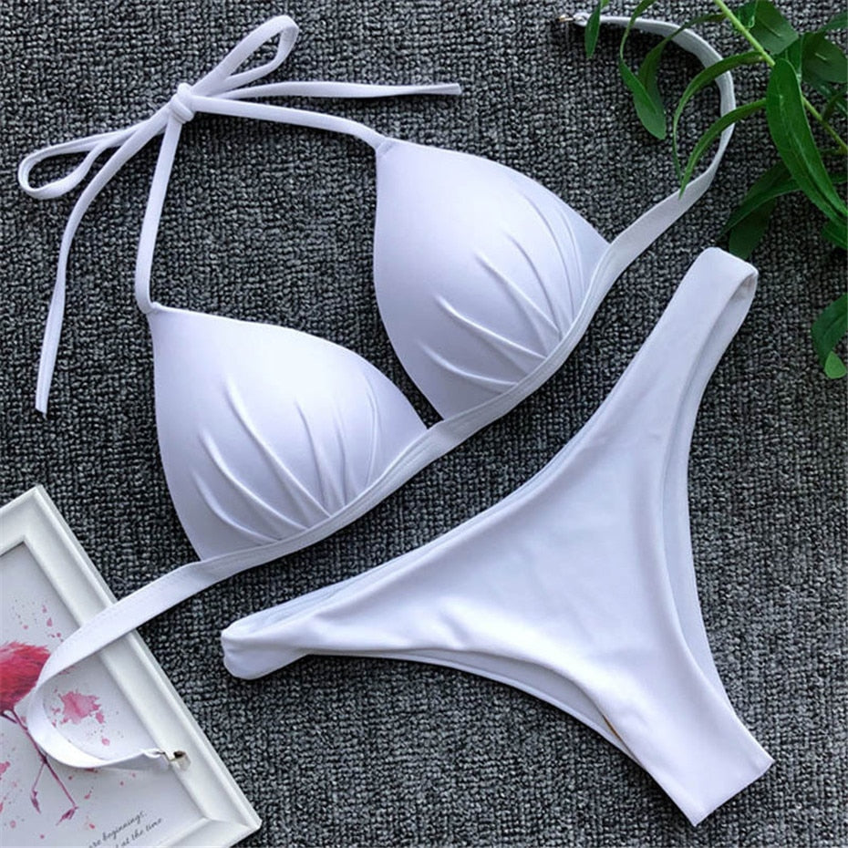 Bikini z trójkątnymi miseczkami