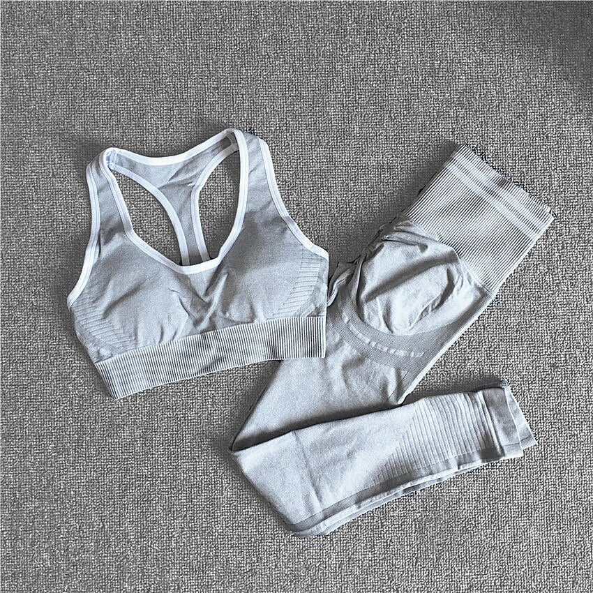 Top sportowy oraz legginsy