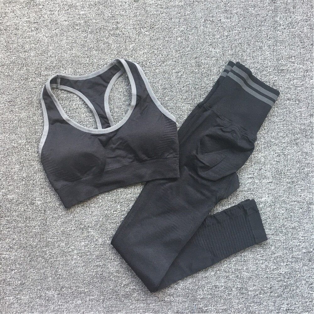 Top sportowy oraz legginsy
