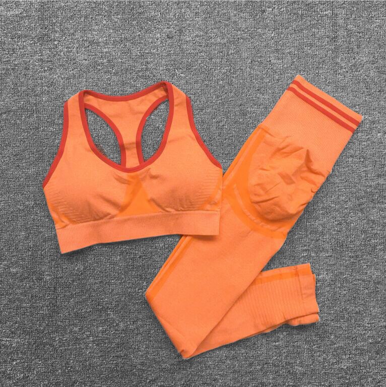 Top sportowy oraz legginsy