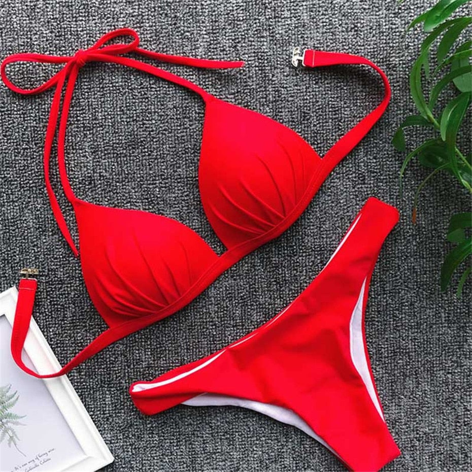 Bikini z trójkątnymi miseczkami