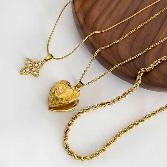 Naszyjnik w złotym kolorze