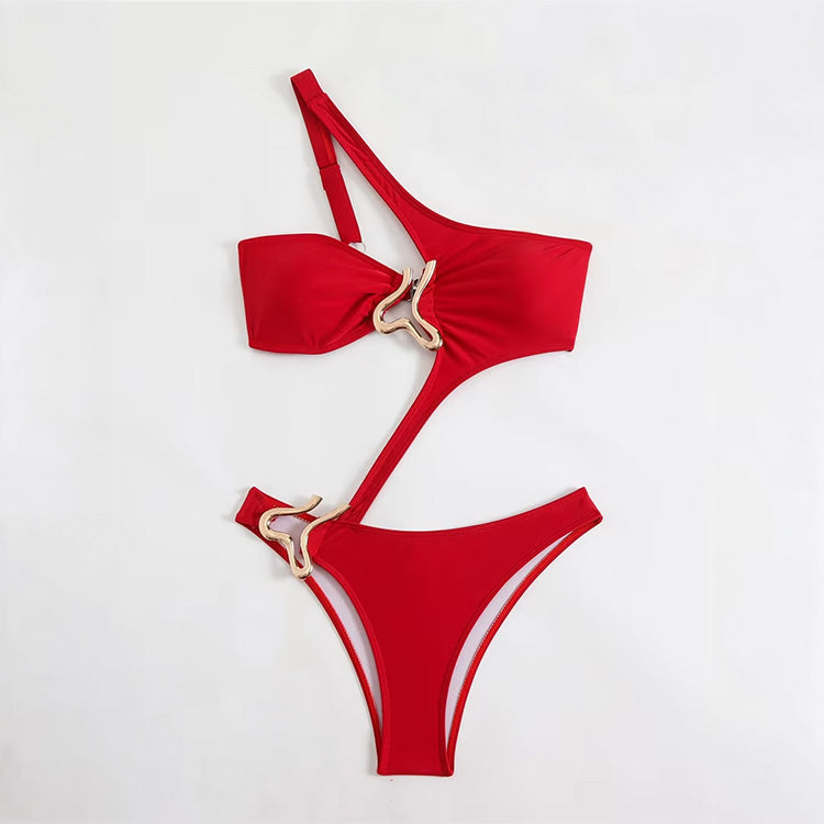 Asymetryczny strój kąpielowy z ozdobnymi detalami