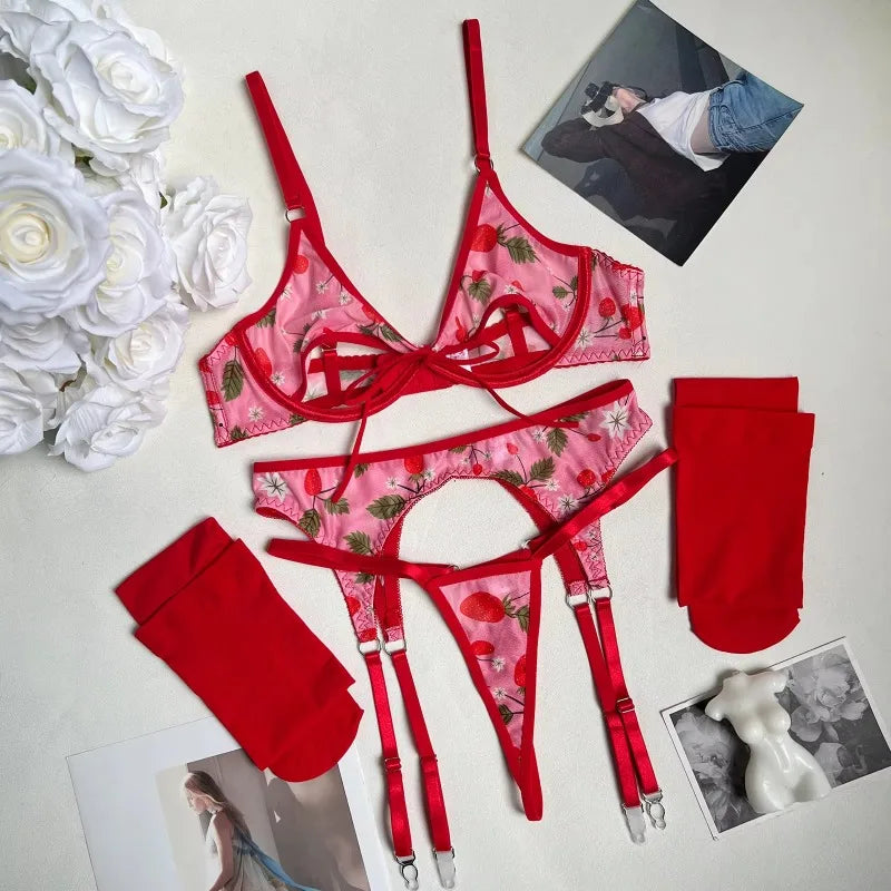 Czerwony komplet bielizny w poziomki