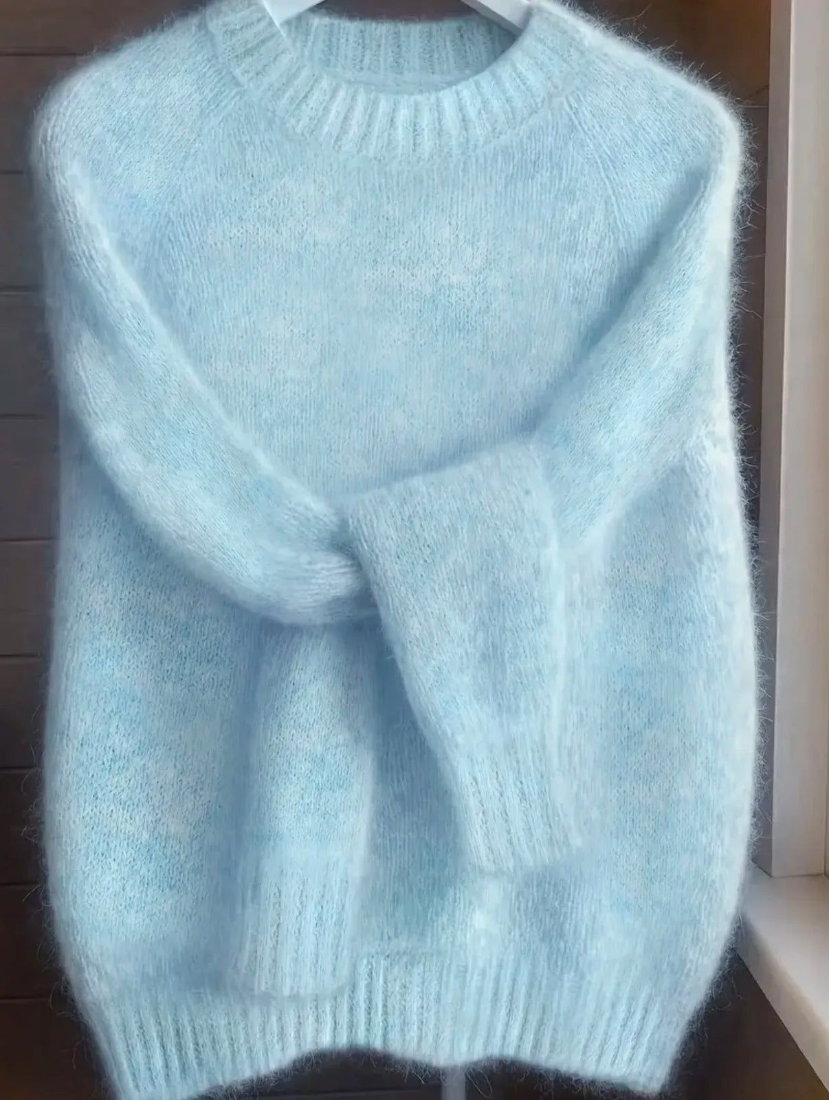 Pastelowy miękki sweter z długim rękawem