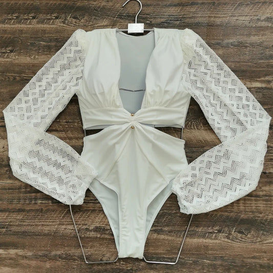 Odzież plażowa z głębokim dekoltem