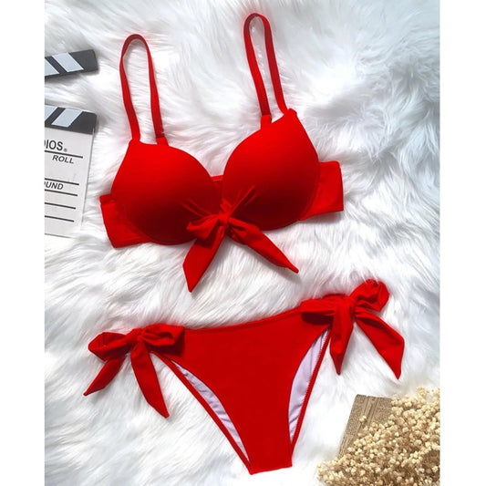 Strój kąpielowy z wiązaniem