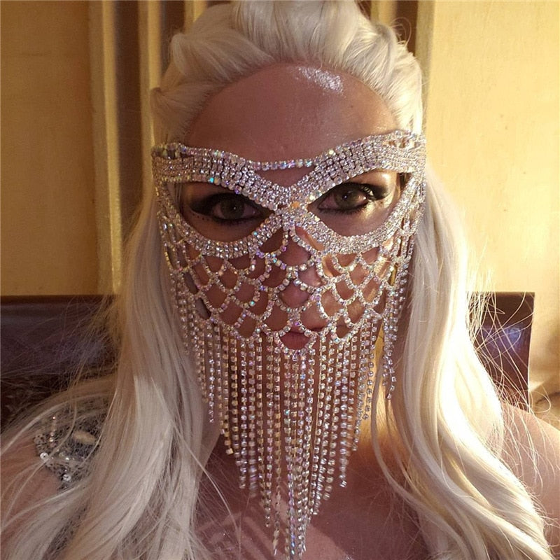 Diamentowa maska na twarz SHE z łańcuchami